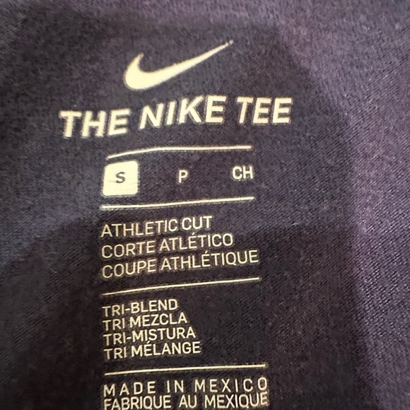 Nike Women's Dark Blue Tee with Vibrant Pink Logo - Picture 4 of 7